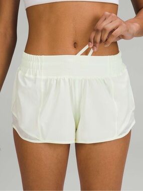 Lululemon Hotty Hot Low-Rise Lined Short 2.5"